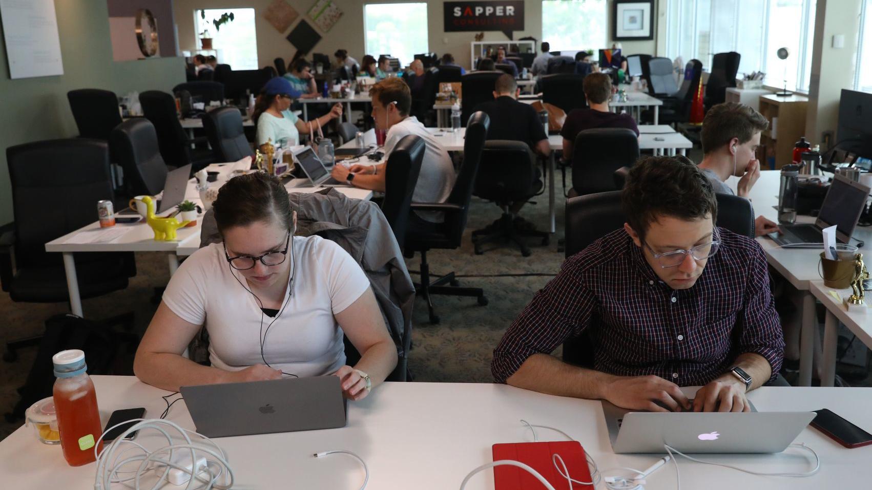 Setting the bounds: Balancing employee structure and freedom makes an effective workplace